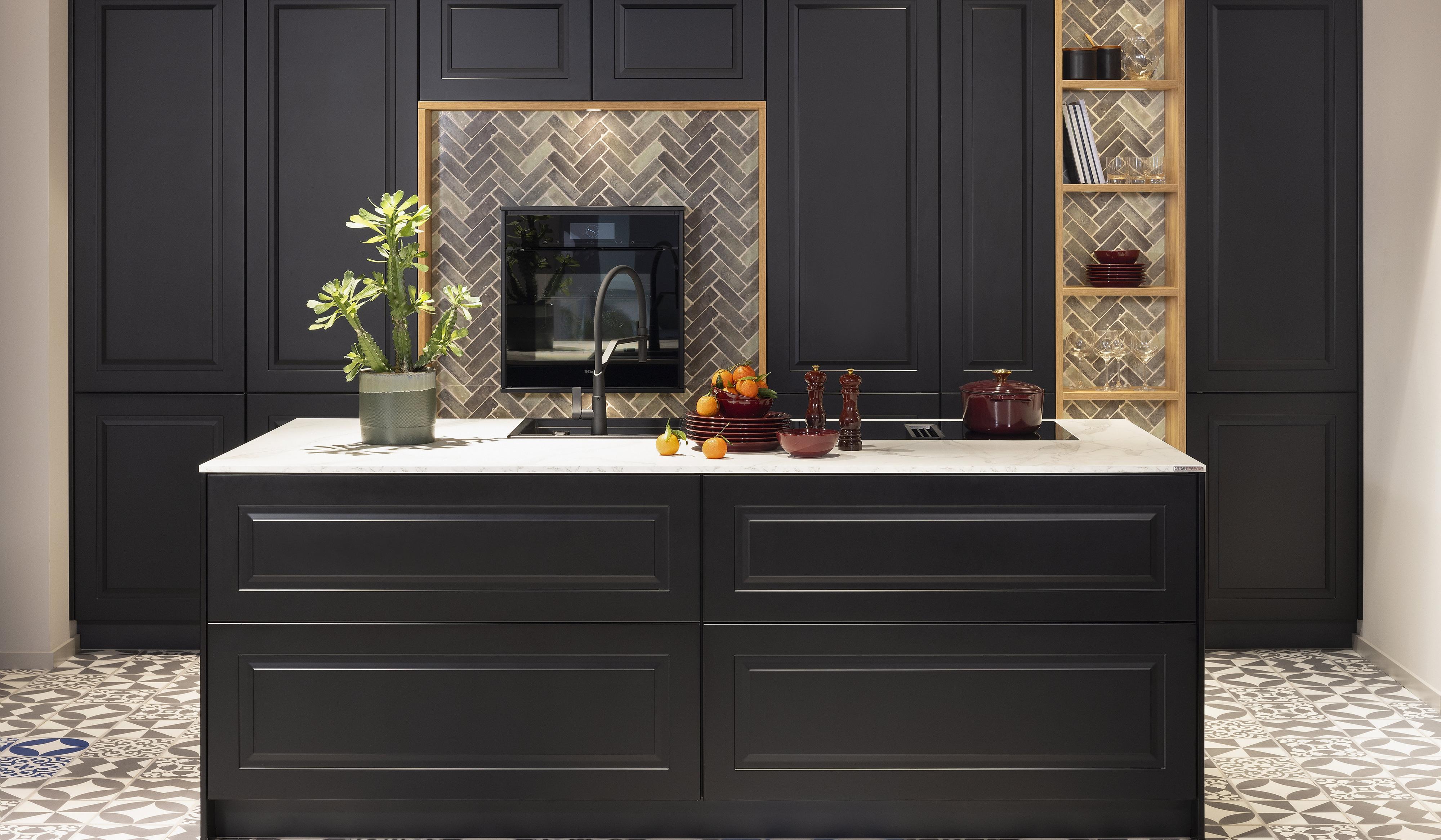 76 cm breite Auszüge in schwarzer Kücheninsel im Landhausstil